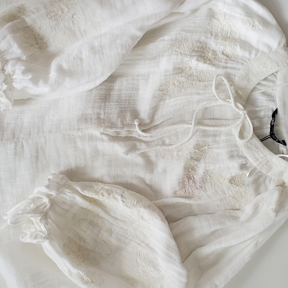 NWT ZARA- ROMPER WITH FLORAL EMBROIDERY - Picture 4 of 8